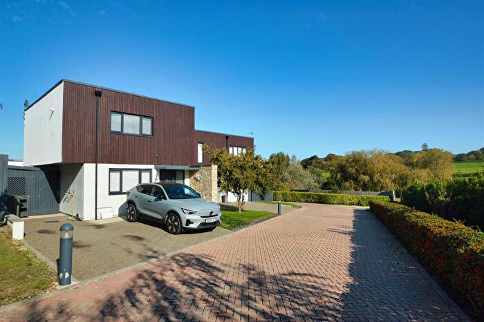 2 Bedroom Semi-Detached House For Sale In Pondwell, PO33