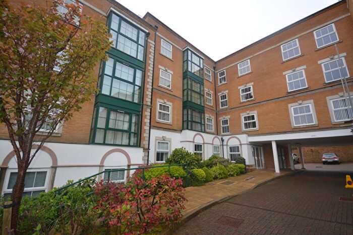 4 Bedroom Flat To Rent In Raleigh House, Cowes, PO31