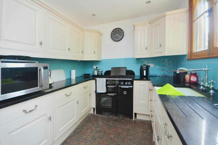 2 Bedroom Detached House For Sale In Montefiore Avenue, Ramsgate, Kent, CT11