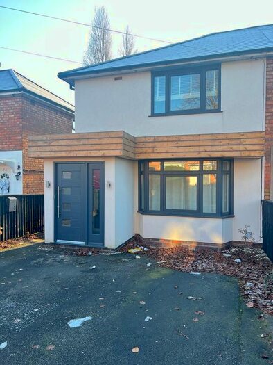 3 Bedroom Semi-Detached House To Rent In Longford Lane, Kingstanding, B44