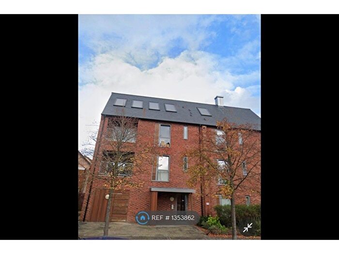 2 Bedroom Flat To Rent In Consort Avenue, Trumpington, Cambridge, CB2