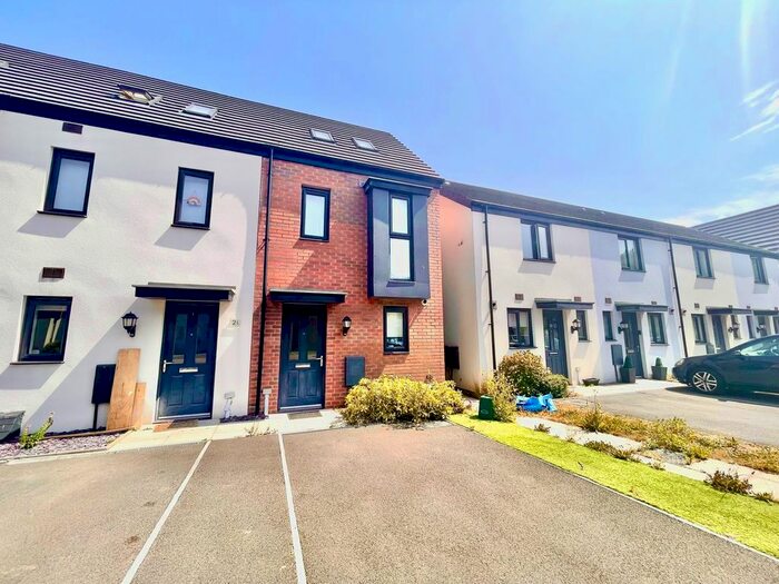 3 Bedroom Property To Rent In Heol Tapscott, Barry, CF62