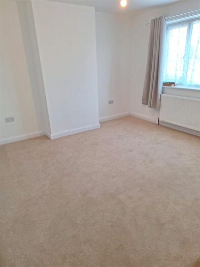 5 Bedroom Property To Rent In Windsor Crescent, Northampton, NN5