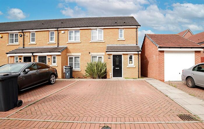 3 Bedroom End Of Terrace House For Sale In Mem Way, Birmingham, B11