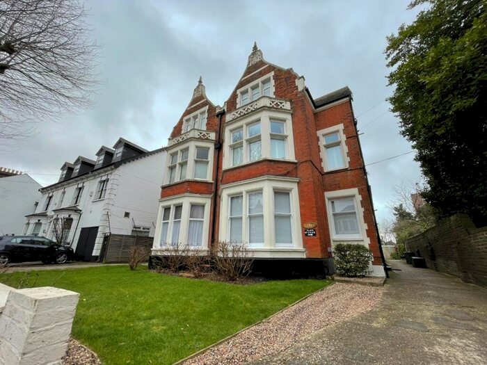 2 Bedroom Apartment To Rent In St. Vincents Road, Westcliff-On-Sea, SS0