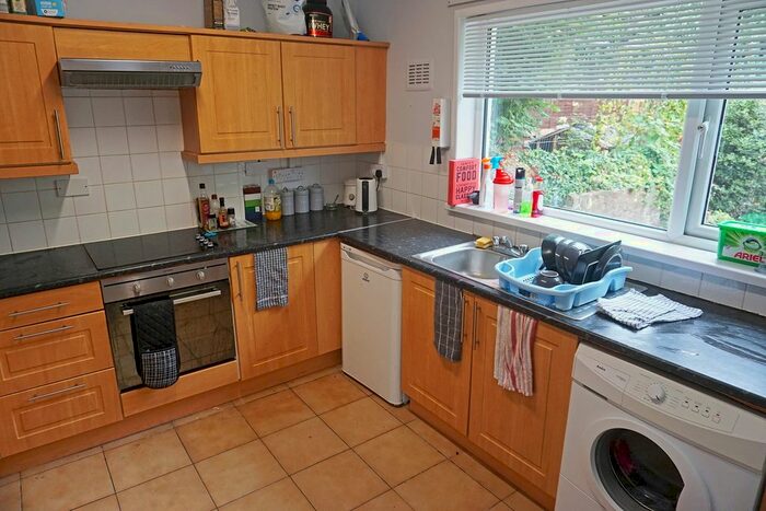 5 Bedroom Property To Rent In Malefant Street, Cathays, Cardiff, CF24
