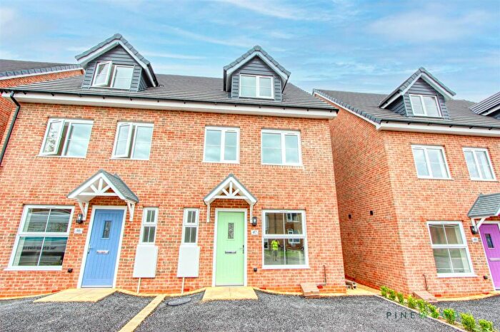 3 Bedroom Property To Rent In Pattison Street, Shuttlewood, S44