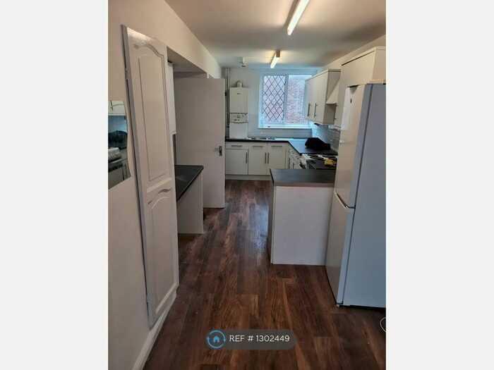 4 Bedroom Terraced House To Rent In Stanway Close, Chigwell IG7