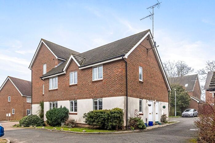 2 Bedroom Maisonette For Sale In Oakhill Chase, Crawley, RH10
