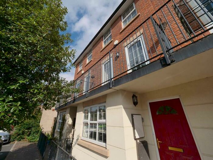 3 Bedroom Town House To Rent In Bandy Fields Place, M7