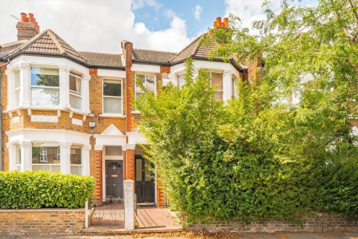 2 Bedroom Flat To Rent In Newton Avenue, Acton, W3