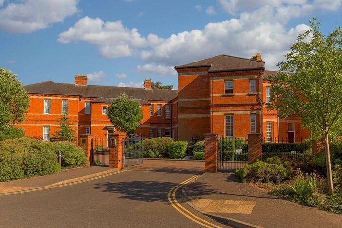 2 Bedroom Flat To Rent In Sandy Mead, Epsom KT19