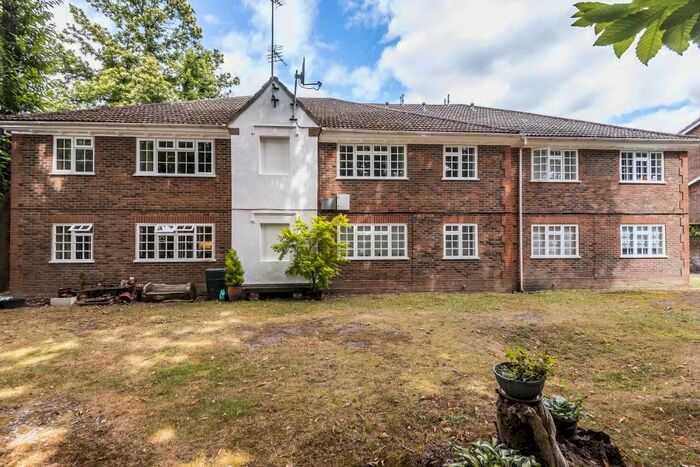 1 Bedroom Flat To Rent In Bagshot, Surrey, GU19
