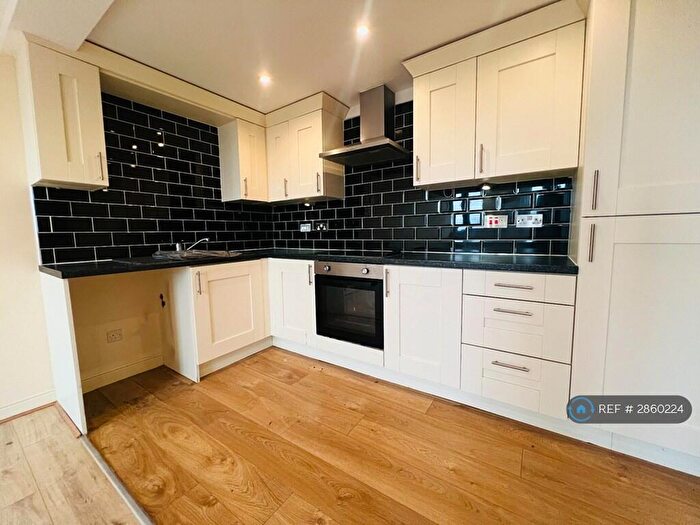 2 Bedroom Flat To Rent In Richardshaw Lane, Pudsey, LS28