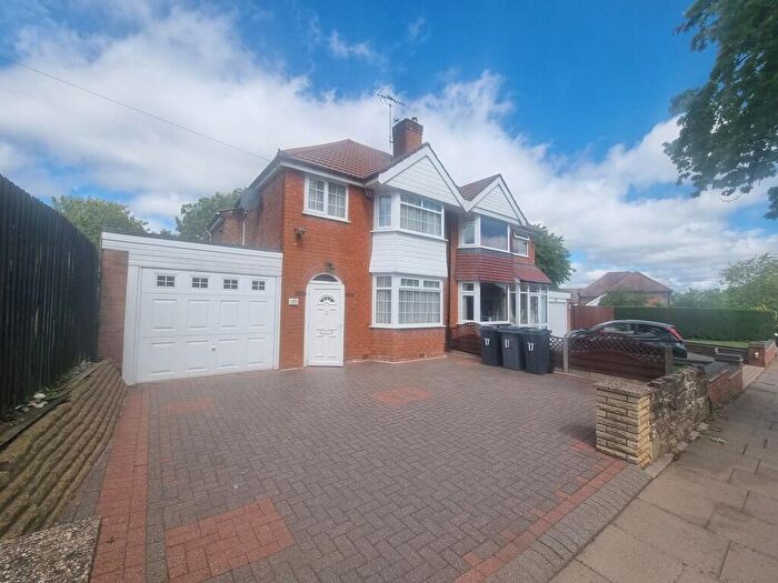 3 Bedroom Semi-Detached House For Sale In Green Acres Road, Kings Norton, B38