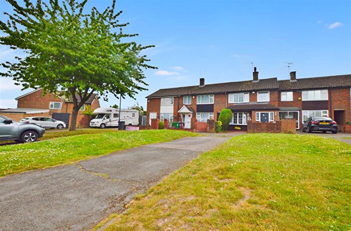 4 Bedroom Property For Sale In Long Furlong Drive, Slough, SL2