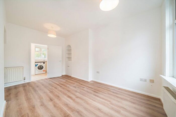 2 Bedroom Property To Rent In Derinton Road, Tooting, SW17