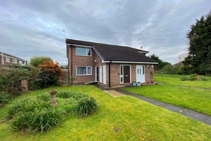 2 Bedroom Flat To Rent In Greasby, Wirral, CH49