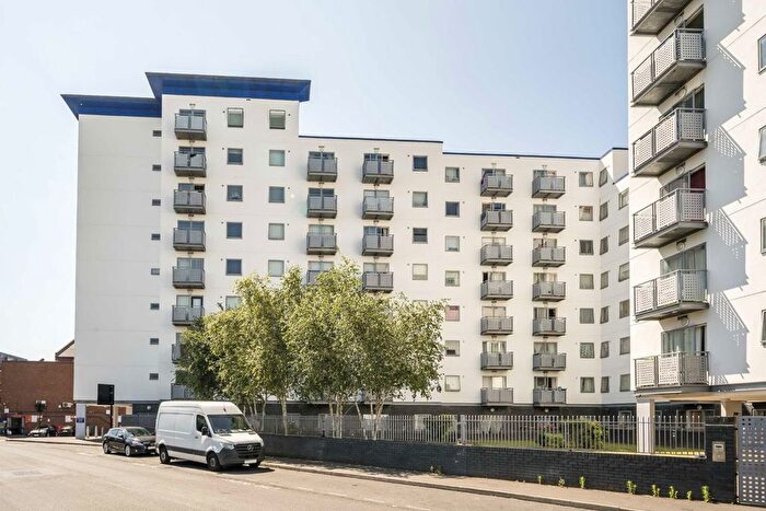 1 Bedroom Flat For Sale In Prince Regent Road, Hounslow, TW3