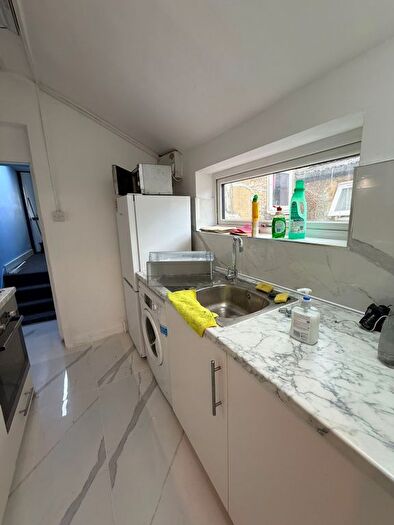 2 Bedroom Flat To Rent In Ilford, IG1