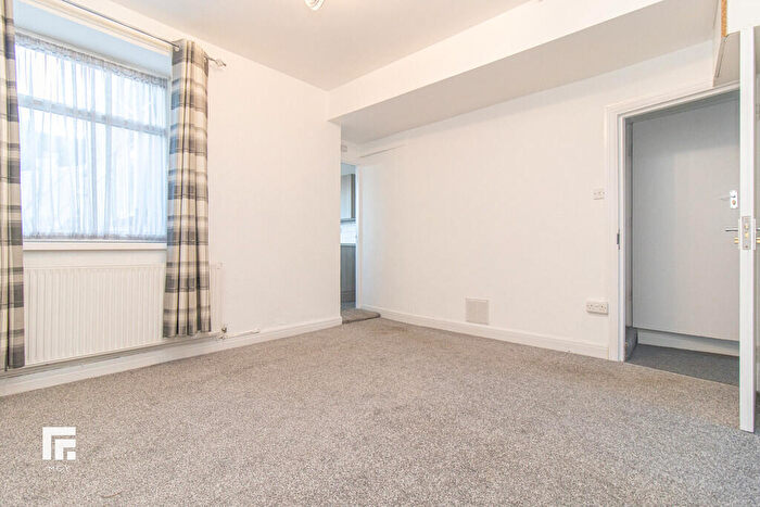 1 Bedroom Flat To Rent In Cliff Street, Penarth, CF64
