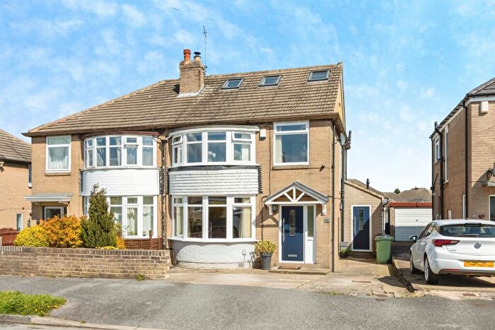 4 Bedroom Semi Detached House For Sale In Kingswear Crescent, Leeds, LS15