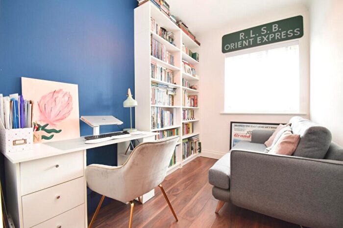 2 Bedroom Apartment For Sale In Terrace Road, Walton-on-Thames, KT12