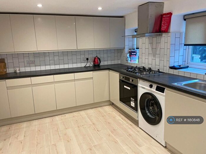 5 Bedroom Terraced House To Rent In Fordham Street, London, E1