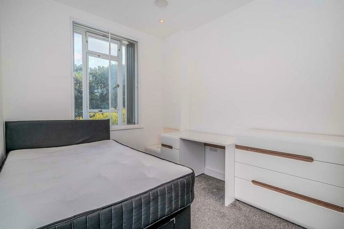 Flat To Rent In Derrys Cross, Plymouth, PL1