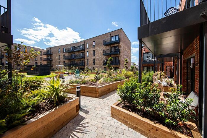 2 Bedroom Flat For Sale In Pier Way, London, SE28