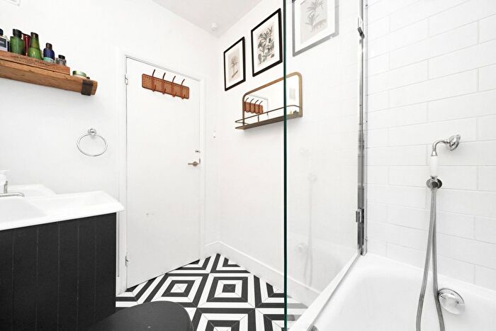 1 Bedroom Flat To Rent In Park Crescent, London, W1B