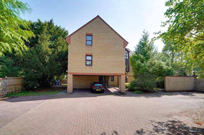 2 Bedroom Flat To Rent In Lawns Court, Royston, SG8