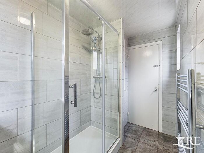 3 Bedroom Flat To Rent In Temple Road, London, NW2