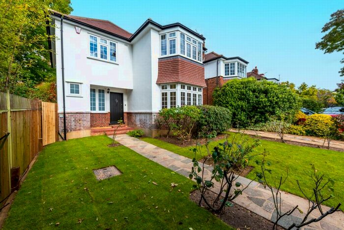 4 Bedroom House To Rent In Brookway, London, SE3