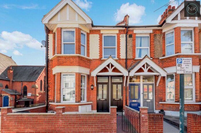 2 Bedroom Maisonette To Rent In George Lane, South Woodford, London, E18