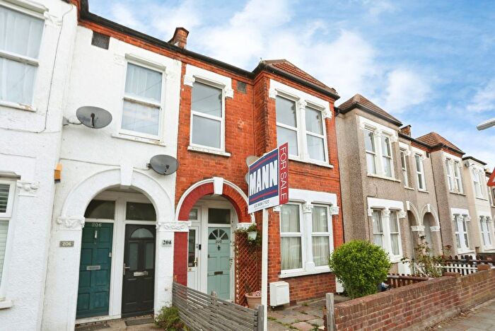 2 Bedroom Flat For Sale In Blandford Road, Beckenham, Kent, BR3