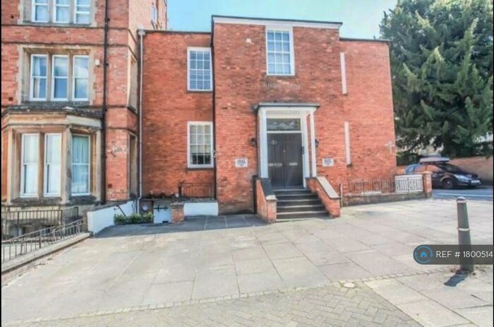 3 Bedroom Flat To Rent In Austin House, Banbury, OX16