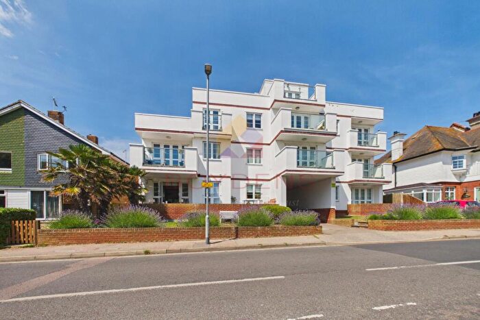 2 Bedroom Apartment For Sale In Naze Park Road, Walton On The Naze, CO14