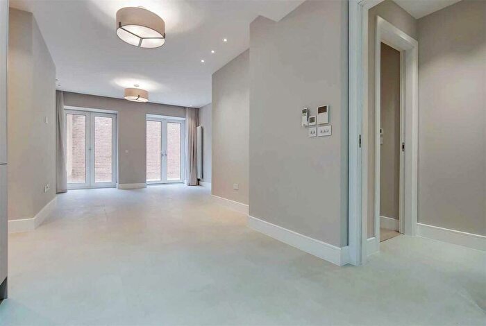 3 Bedroom Apartment To Rent In Fitzjohns Avenue, Hampstead, NW3