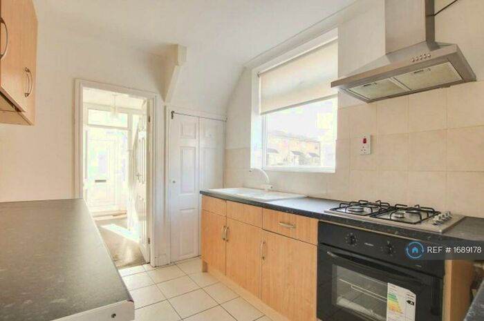 3 Bedroom End Of Terrace House To Rent In Egypt Road, Nottingham, NG7