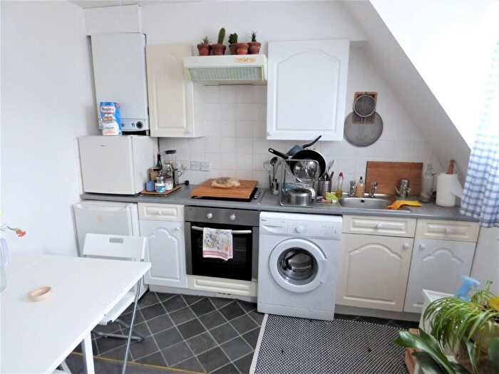 1 Bedroom Flat To Rent In Roman Road, Bow, London, E3