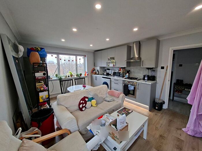 3 Bedroom Flat To Rent In Green Lanes, London, N16