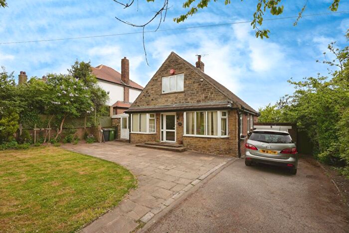 3 Bedroom Detached House For Sale In Bradford Road, Huddersfield, HD2