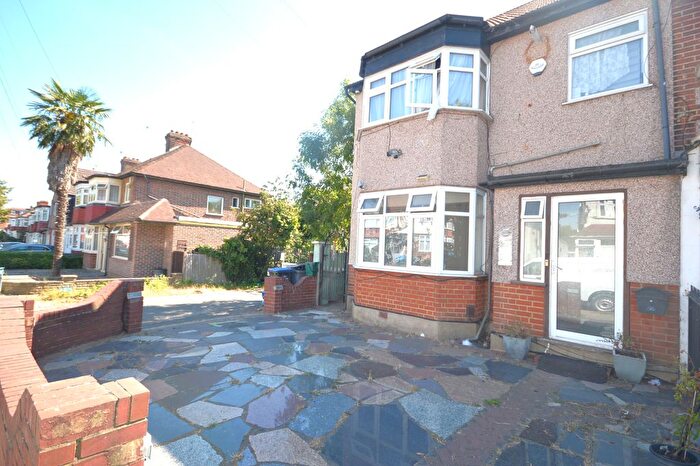 2 Bedroom Maisonette For Sale In Grasmere Avenue, Wembley, HA9