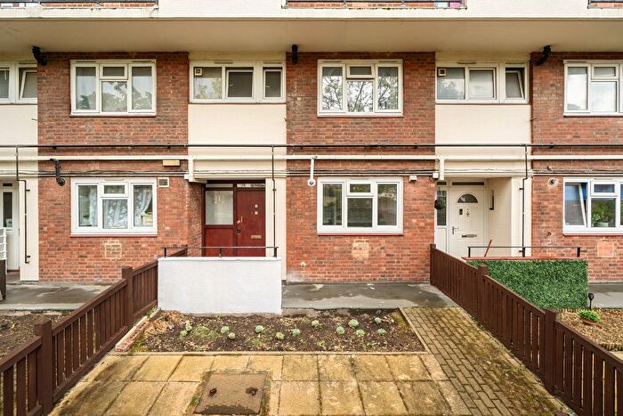 3 Bedroom Flat For Sale In Douglas Way, London, SE8
