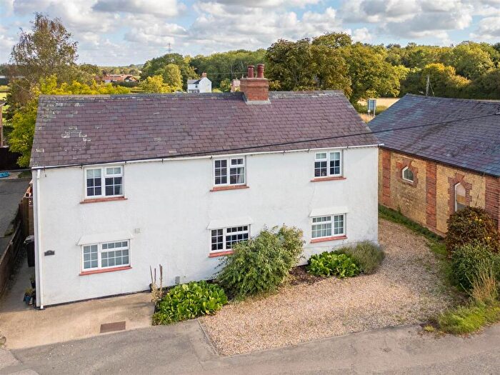 4 Bedroom House For Sale In Bicester Road, Kingswood, HP18