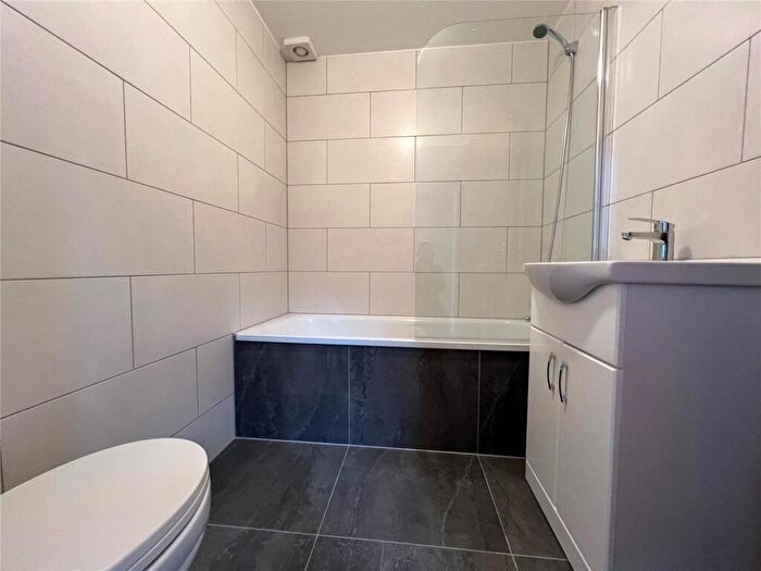 Apartment To Rent In Hardwicke Road, Palmers Green, London, N13