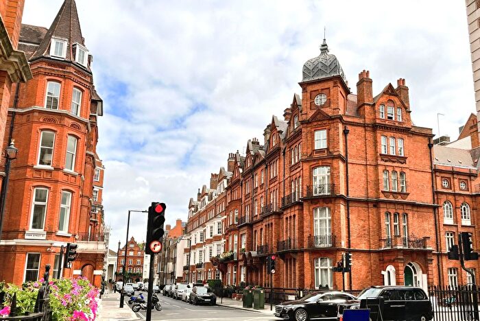 3 Bedroom Flat For Sale In Green Street, Mayfair, London, W1K