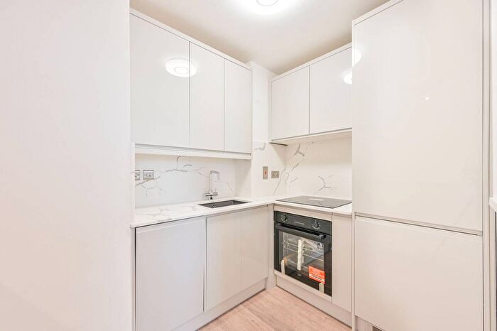 1 Bedroom Flat For Sale In Clanricarde Gardens, Notting Hill Gate, London, W2