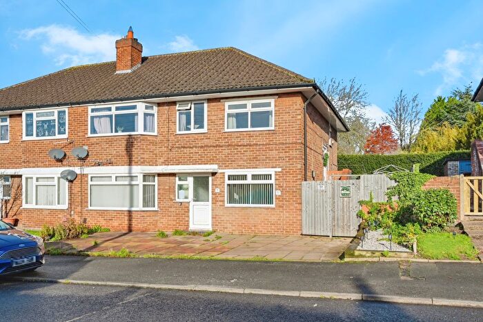 2 Bedroom Maisonette For Sale In Chestnut Avenue, Tamworth, Staffordshire, B79